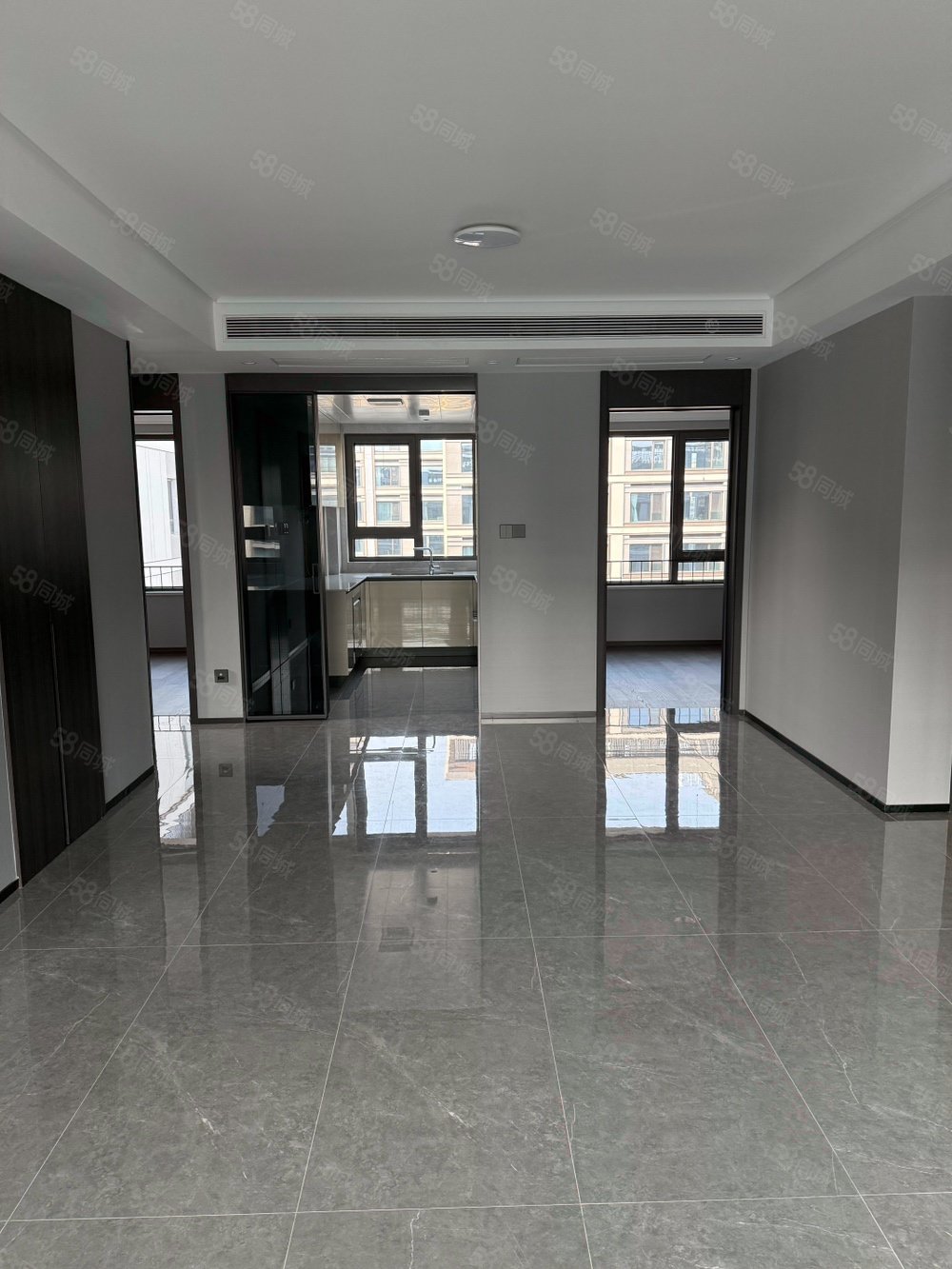 招商璀璨時代4室2廳2衛(wèi)140㎡南北599萬