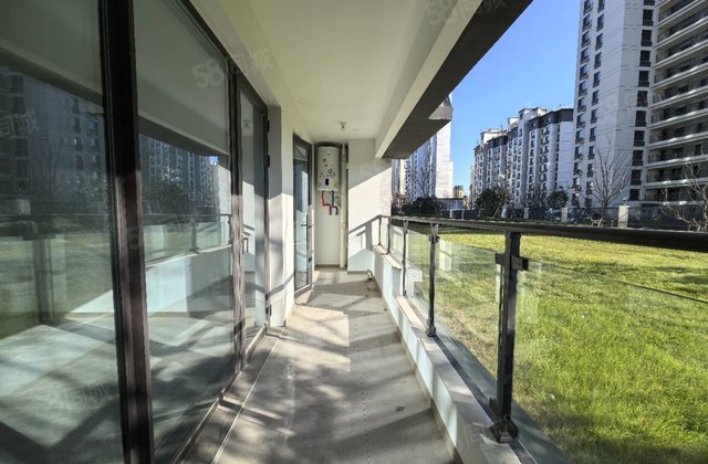 新上急售一楼 采光好 城市芳华 送车位  芳华兰园 松桂府