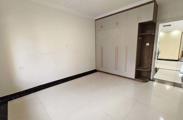 市中心 人民公园旁 中央帝景精装三室边户 带车位带储藏室