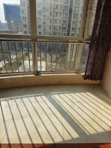 精装修带着地下室和车位,132万可议,齐华棕榈城-淄博58同城