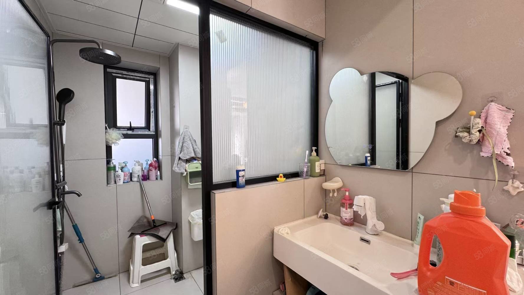 合景泰富云湖天镜3室2厅2卫110㎡南北73.8万