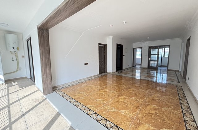 急售国岳府，清水湾，双阳台好楼层新房为主全明户型南北通透