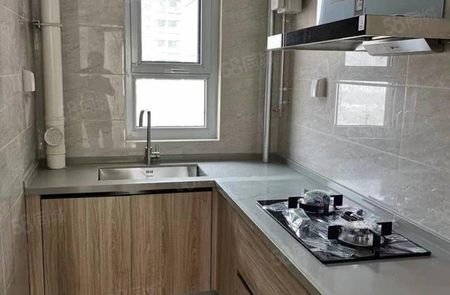 光岳路上，房 带地下室精装边户，云创中心澜庭嘉苑