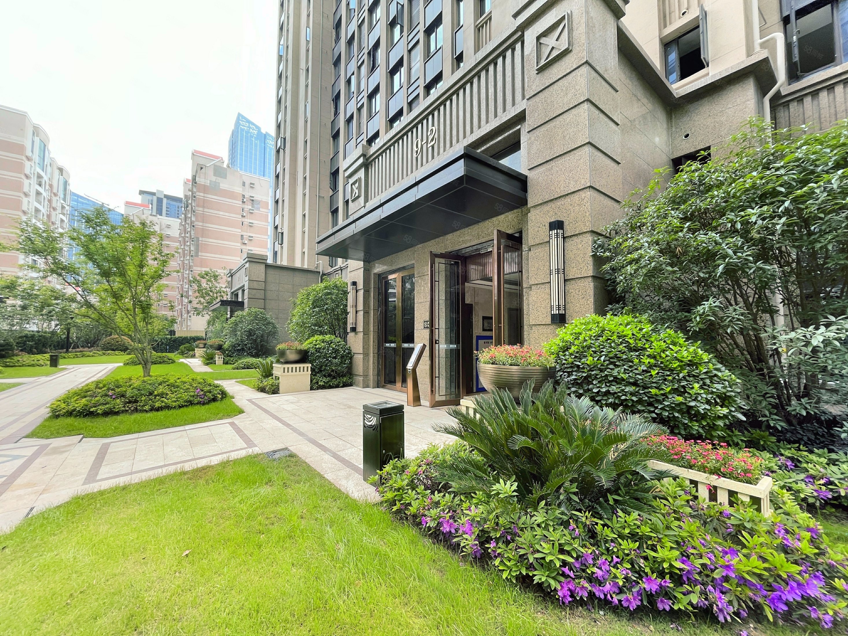 华发中城荟中央首府3室2厅2卫126.08㎡南北398万