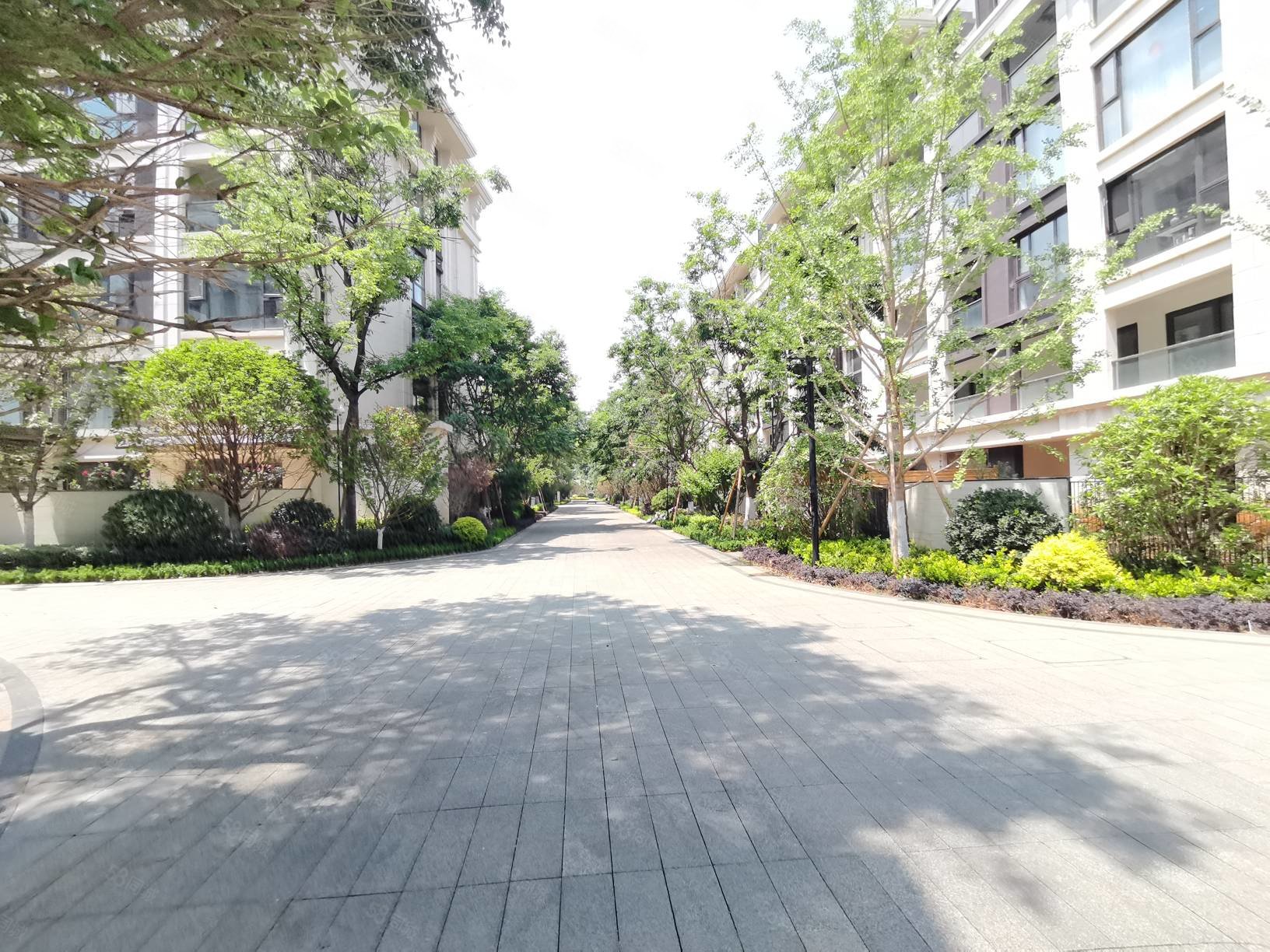 海东俊园2期精装修一楼带60平米2花园次新房小区环境优美