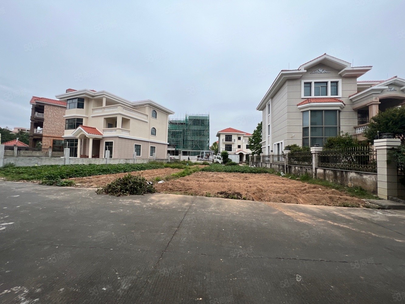 阳东花园东西区别墅地大10余条在售