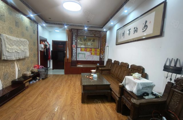 业主置换急售湖边精装修电梯房，两室两厅精装修，单价6000多