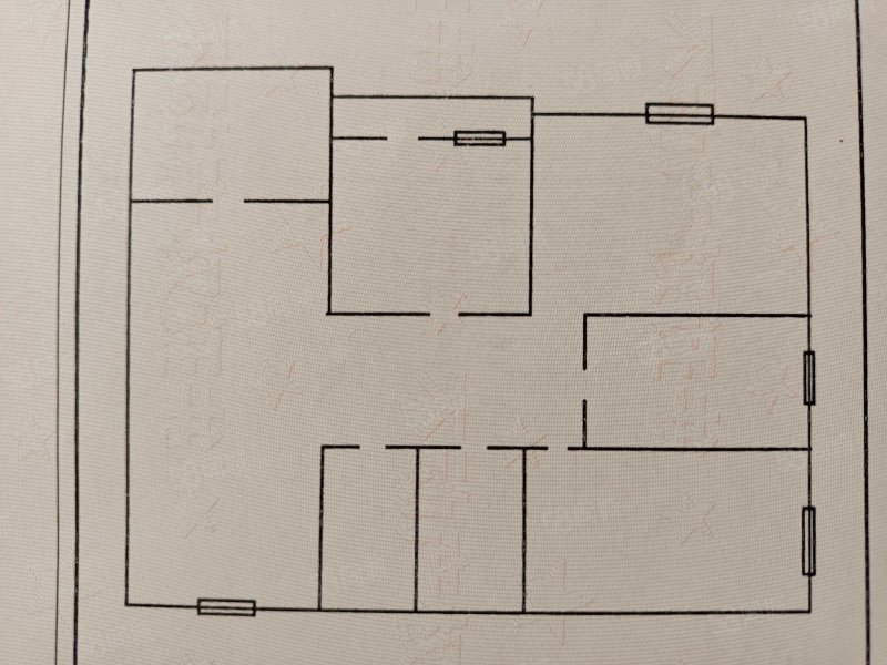 新华广场3室2厅2卫207㎡西南132万