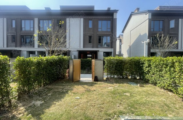 前后双花园 看房方便4室2厅3卫186㎡南北共4层2024年建造大东海翡翠湖