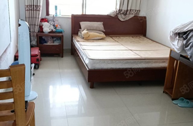 市医院附近，新水明珠，带车位地下室三室朝阳，双阳台