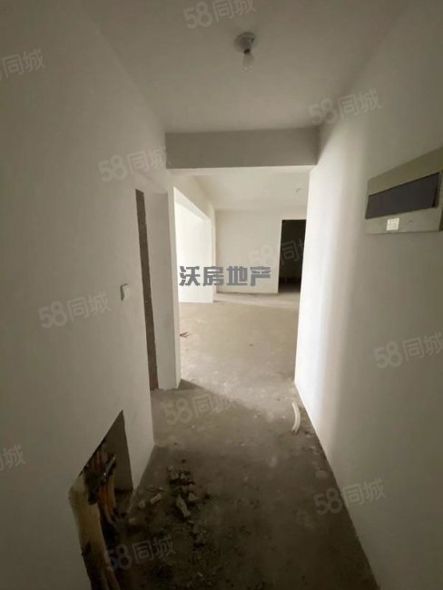 香江城3室2厅1卫137㎡南北105万