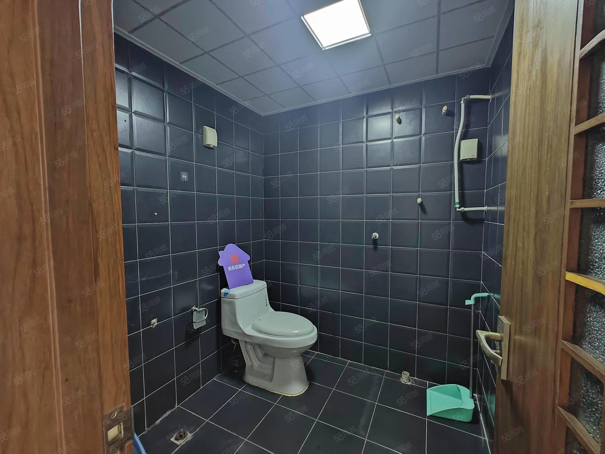 博世莊園(別墅)3室2廳3衛(wèi)165.79㎡南北315萬