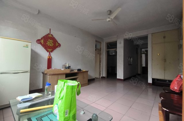采光好，绿化率很高，环境好，没有噪音 。免费送车位，送地下室