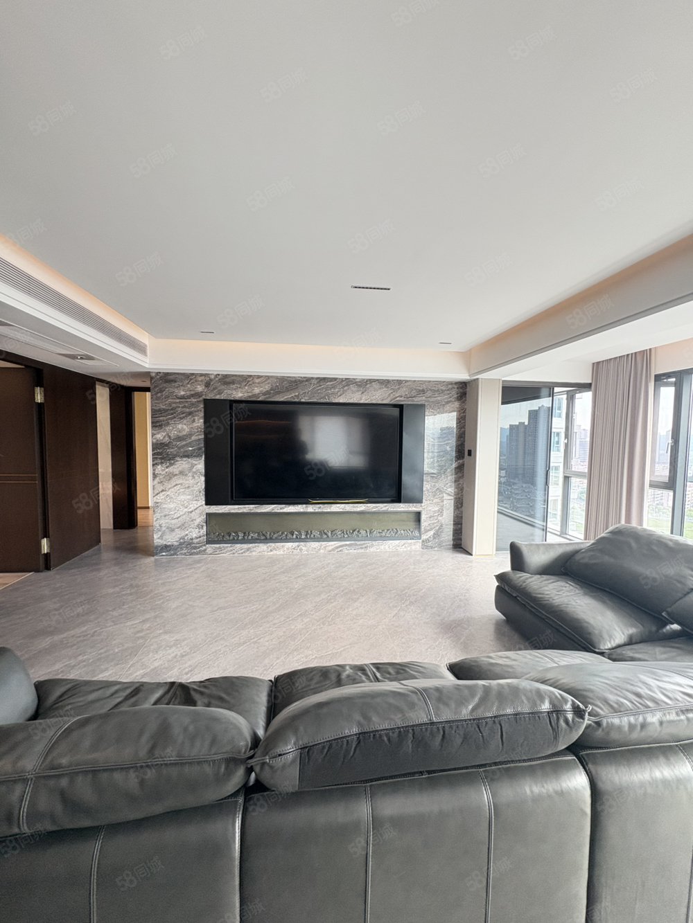 天秀湾4室2厅2卫202㎡南北270万