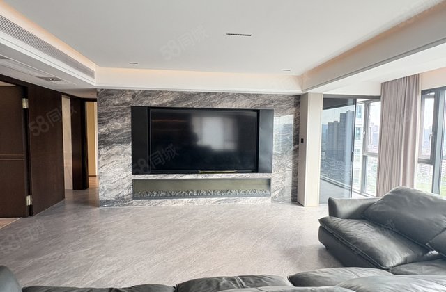 天秀湾4室2厅2卫202㎡南北270万