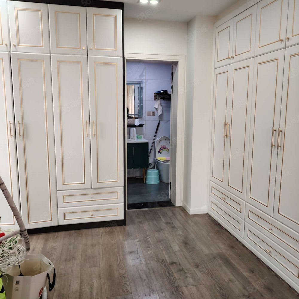 德和沁园(别墅)7室2厅4卫233㎡南北596万