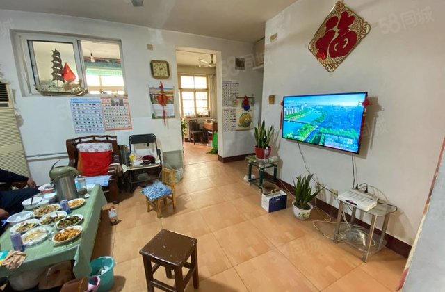 市中心 三楼 七中附近  停车方便 随时看房