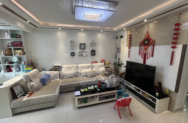 颐馨园二期三室一厅 95万带车位储藏室免大税，月亮湾南邻。