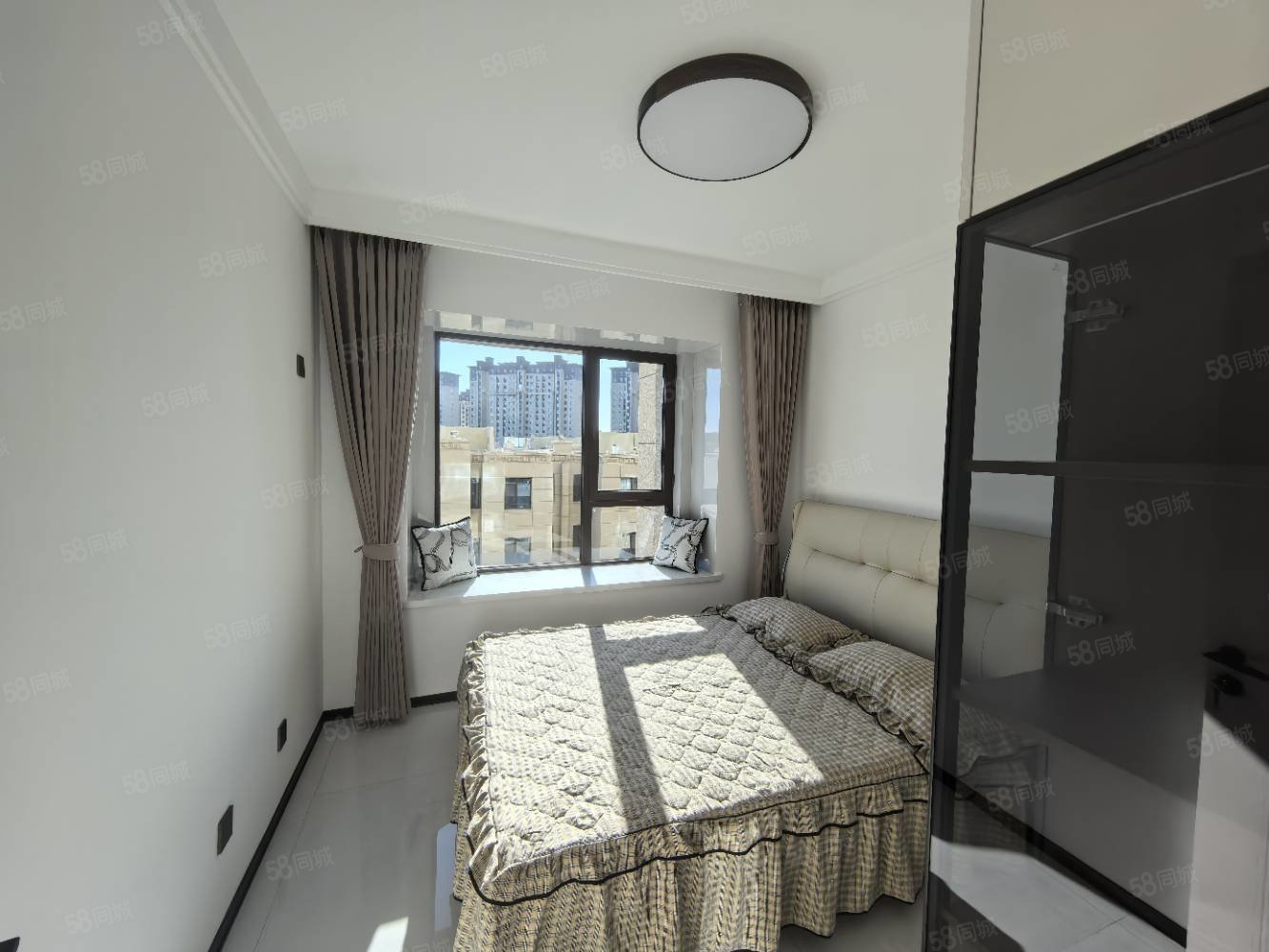 绿地斐勒公馆3室2厅2卫147㎡南北108万