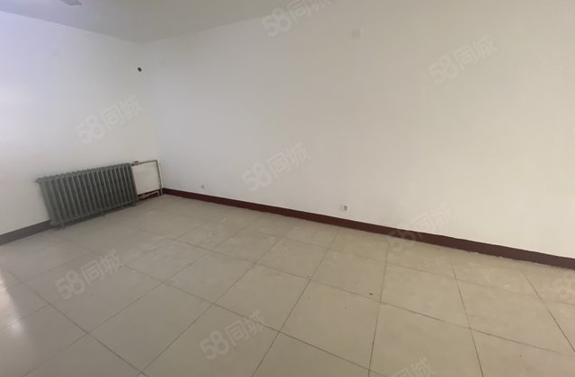 东昌中学北邻200  多层2楼 3室一厅 停车方便 价格可议