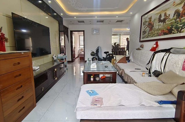 文轩附近龙山南区区委，龙湾3室135平