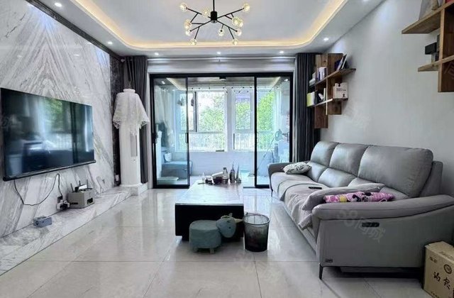 东文轩实验，七千多精装大三室，免大税储藏室，送大部分家具家电