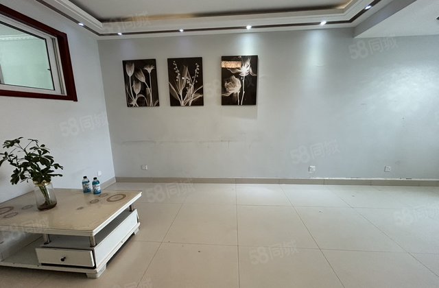 业主急售 妇幼对过 电梯房三室 南北通透 随时看房