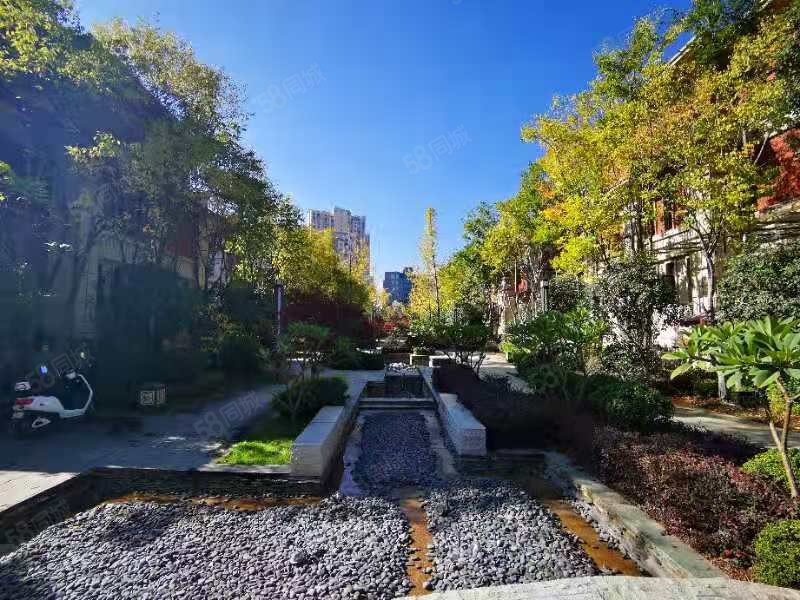 带车位 主景观 面朝别墅 品质小区,御景东方-保山58同城