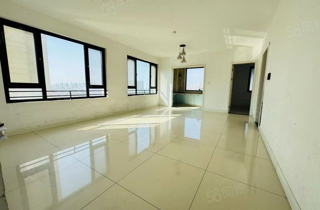 绿城百合新城 购物方便 次新房 中间楼层 精装好房 南北通透