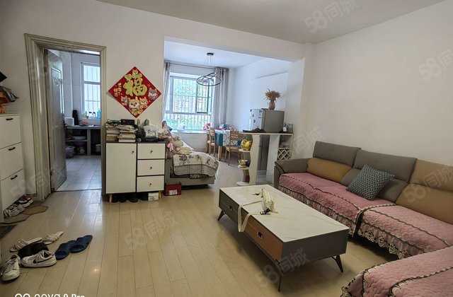 一楼带院 翡翠城 两室能隔三室  带车位储藏室 随时看房