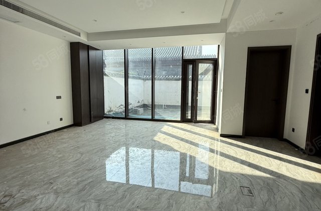 急售光岳府精装别墅临湖边全天采光带三个车位免大税可按揭