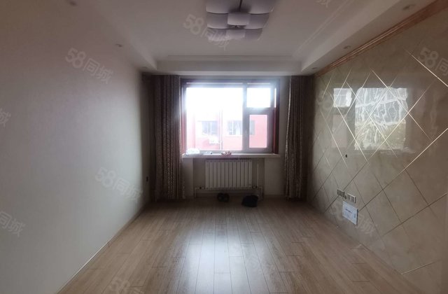 急售公路馨苑小区 凤凰台   三楼 户型很好 价格不高