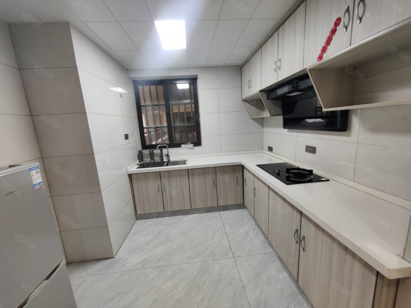 吾悦广场悦湖公馆3室2厅2卫118㎡南北84.8万