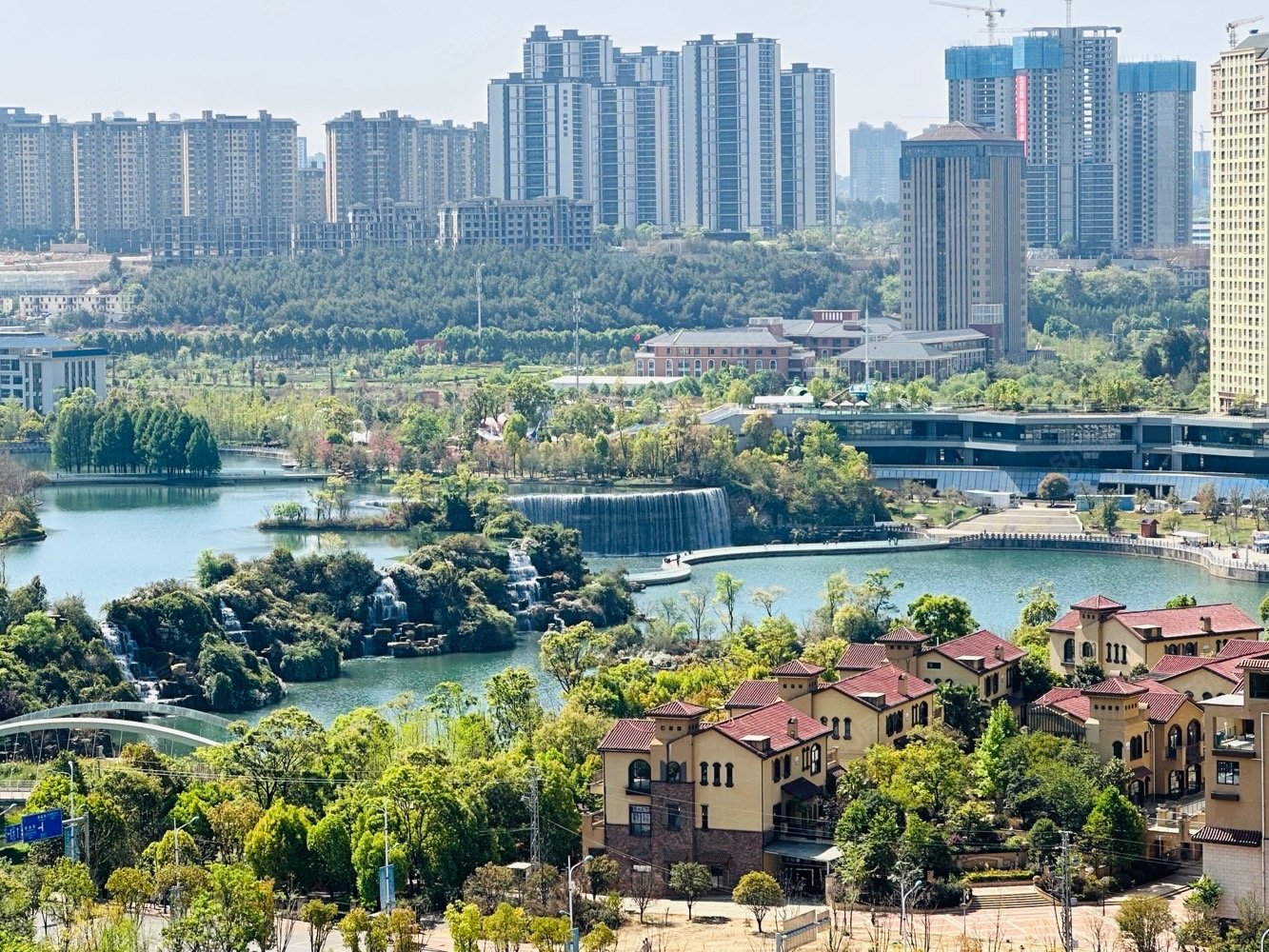 北市区昆明湖瀑布公园旁昆明湖湖珀现房大平层云师大实验中学