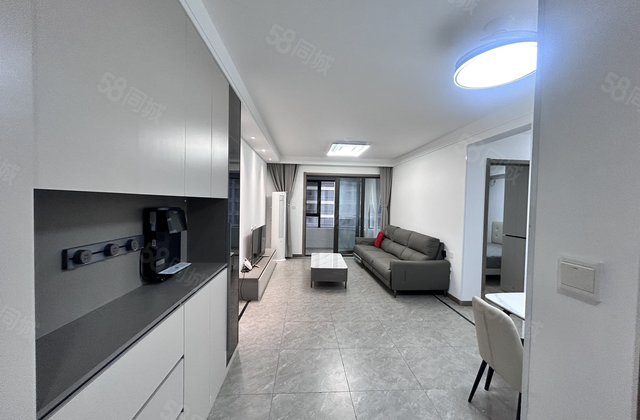 房东急售！民生片区 三室两卫 双阳台 带品牌家具家电 车储