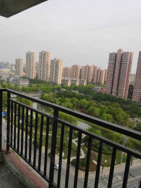 巨人印象小区3室2厅2卫127㎡南56万