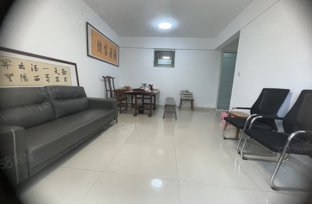 公园附近 宝徕花园有车位免大税房子干净