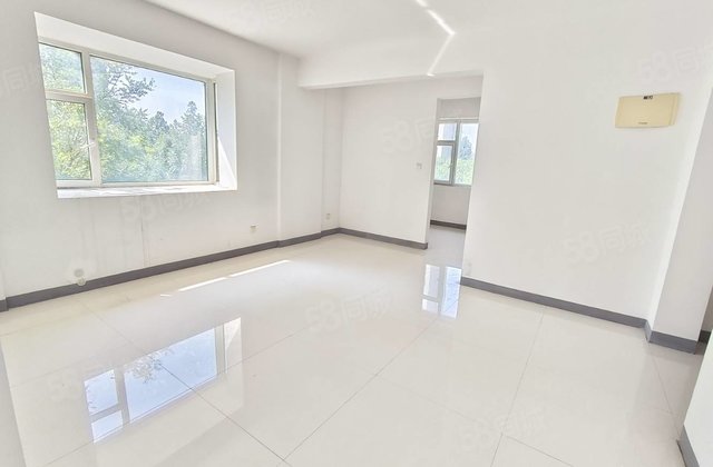 市中心人民公园宝徕花园西边户带车位走一手手续无过户费