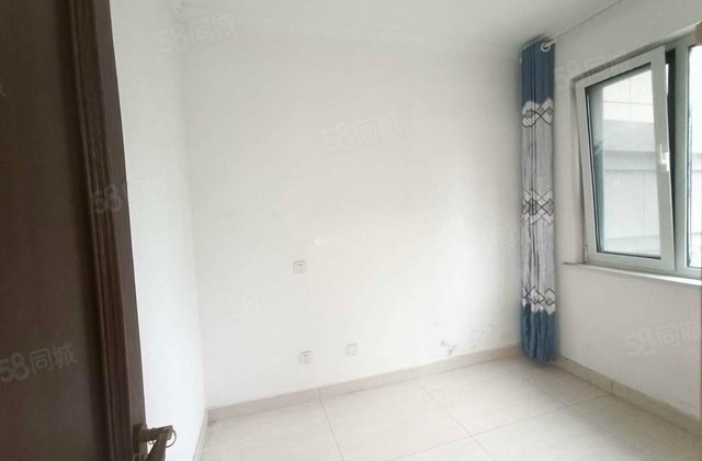 东昌东校边户四室两厅双卫带车位储藏室免大税可按揭贷款随时看房