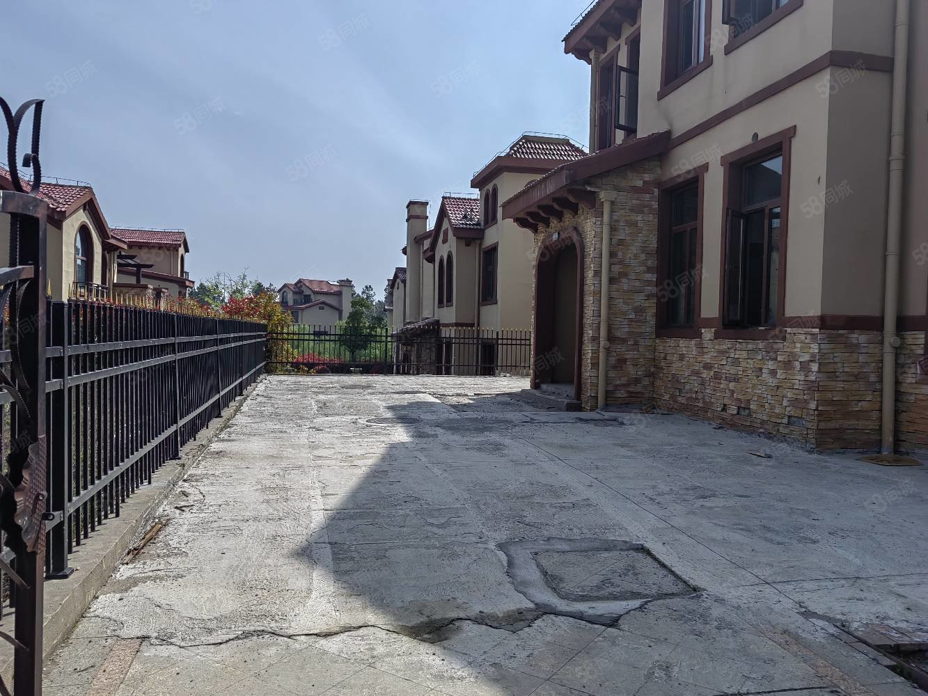 独栋别墅四周庭院,上下两层,兴茂悠然南山(别墅)-六安58同城