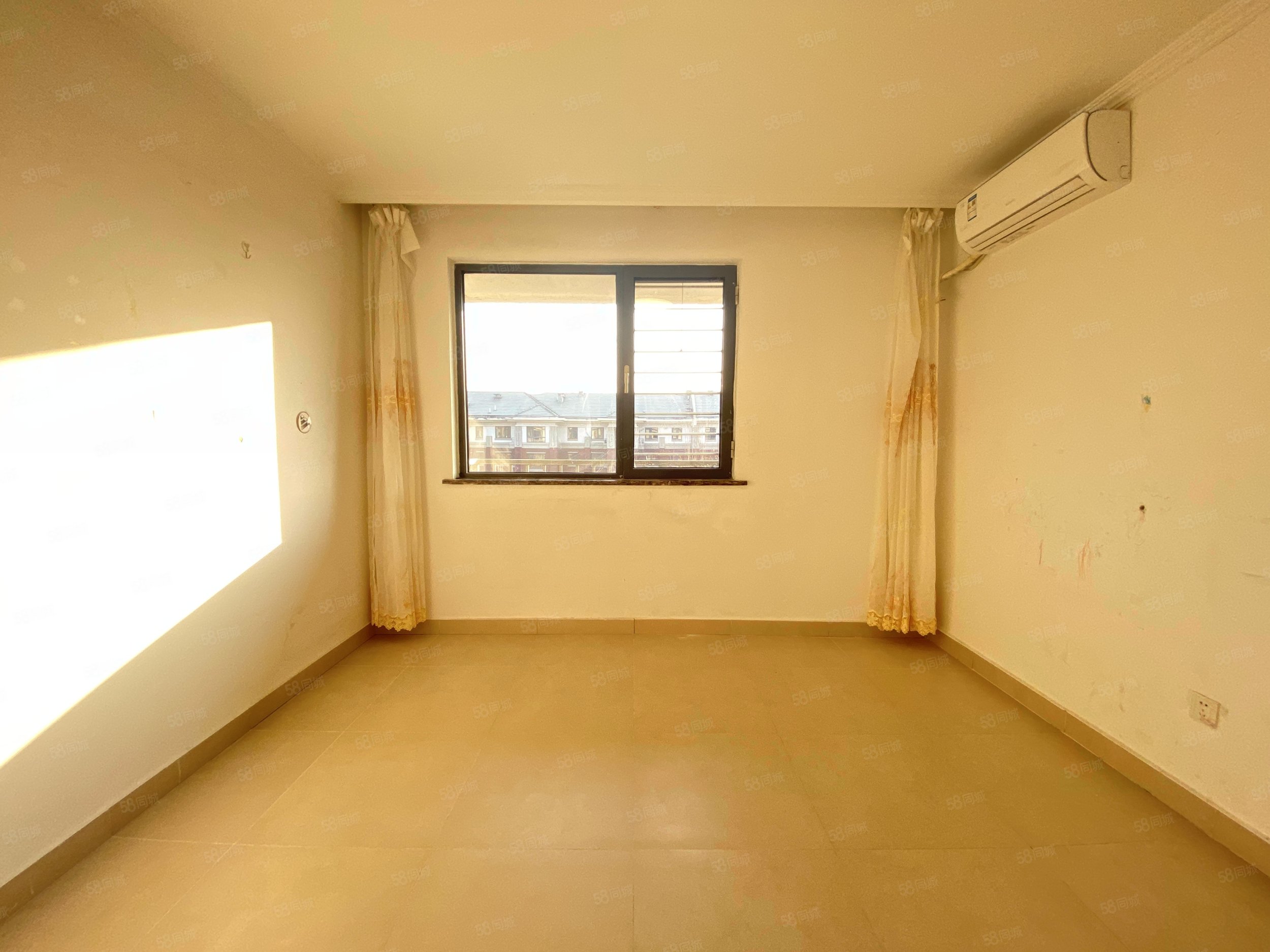 山語城(一區(qū))4室3廳3衛(wèi)123.24㎡南北530萬