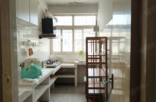 老文轩外国语附近，龙山花园小区停车方便