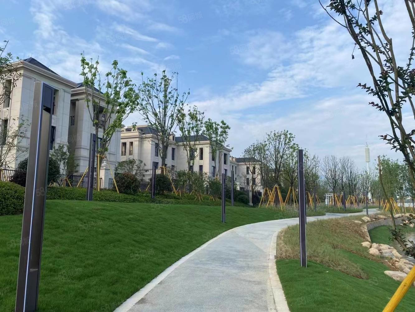 多弗绿城江心明月4室2厅4卫168㎡南北630万