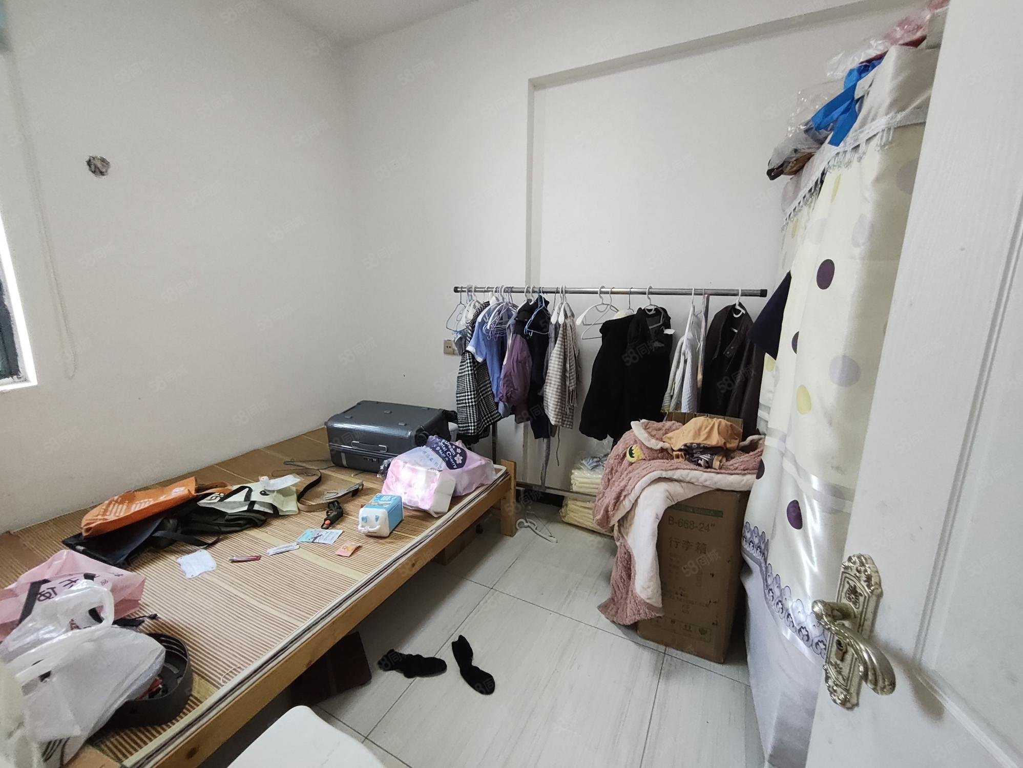 奥林清华3室2厅1卫110㎡北50万