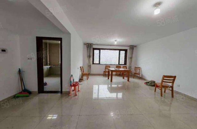 滨湖新城的商品楼，免大税送车位储藏室，看房有钥匙