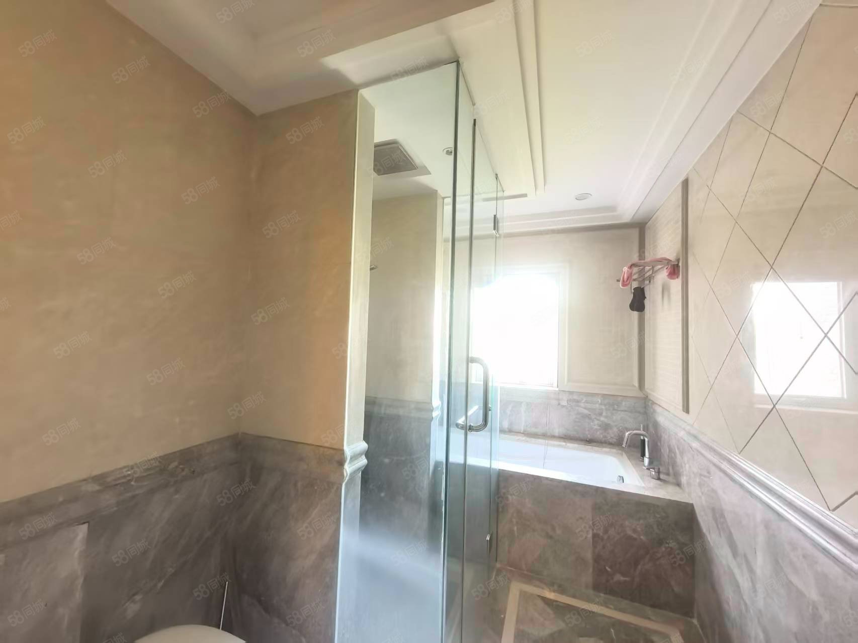 天鵝堡4室3廳4衛(wèi)247.03㎡南北830萬