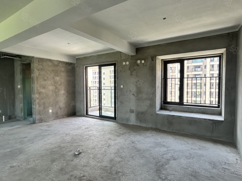 急售9800多一平湖景洋房东边户四房紫金山远洋山水