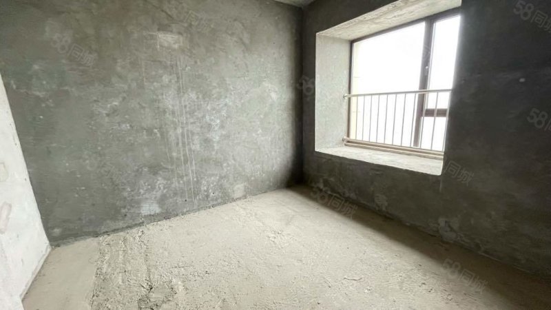 都市华府3室2厅2卫128㎡南北65万