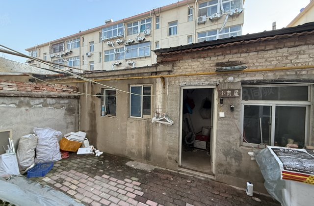 文轩 一中旁 电业局第三家属院 一楼带院 三室 免大税急售