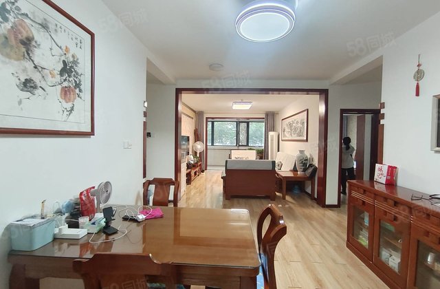 高新区，文轩旁凤凰新城西区一楼带车库